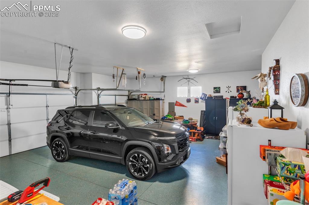 Image 42 of 50: Garage