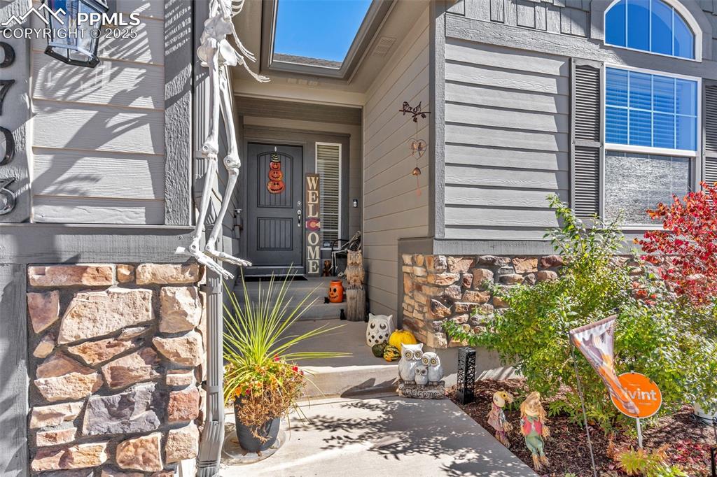 Image 5 of 50: Entry