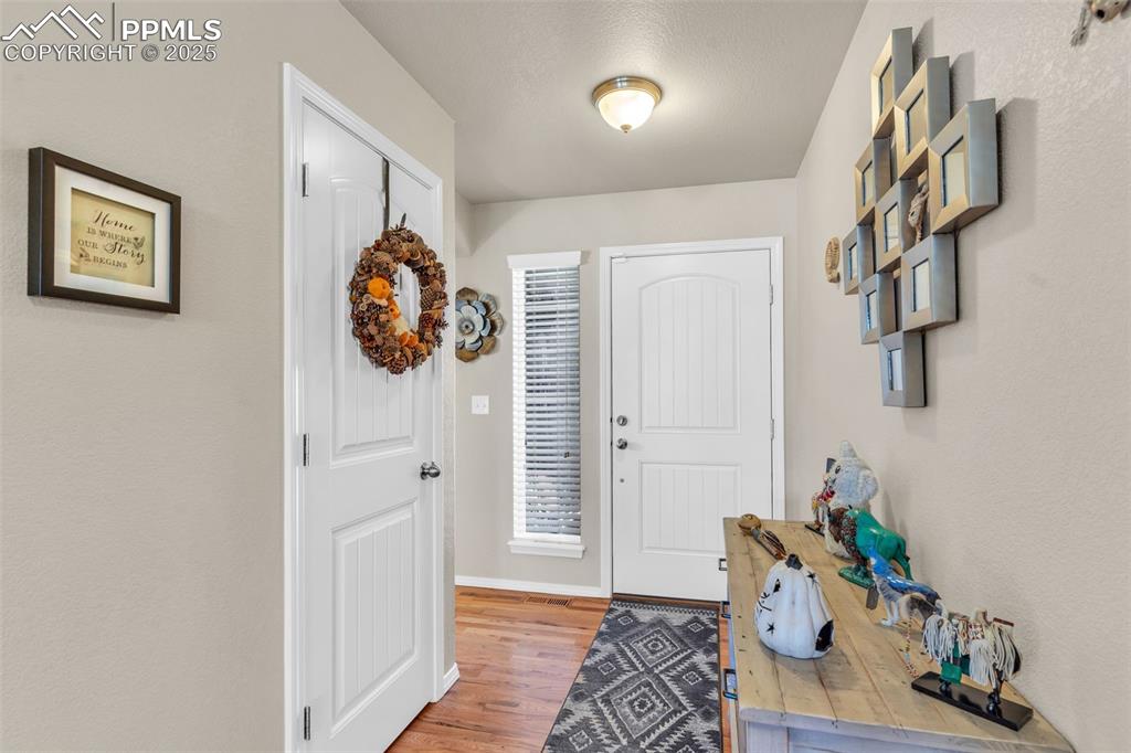 Image 6 of 50: Entry