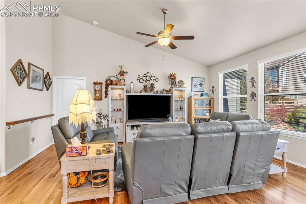 Image 9 of 50: Living Room