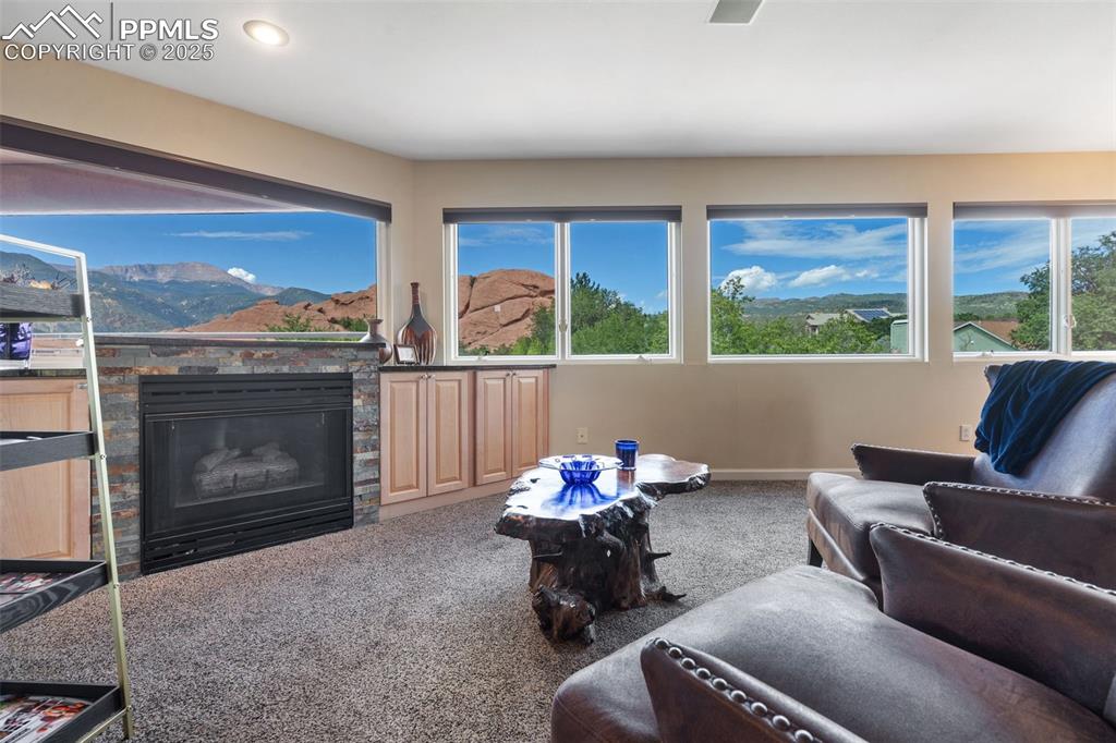 Image 10 of 50: Living Room