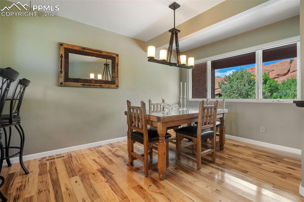 Image 12 of 50: Dining Area