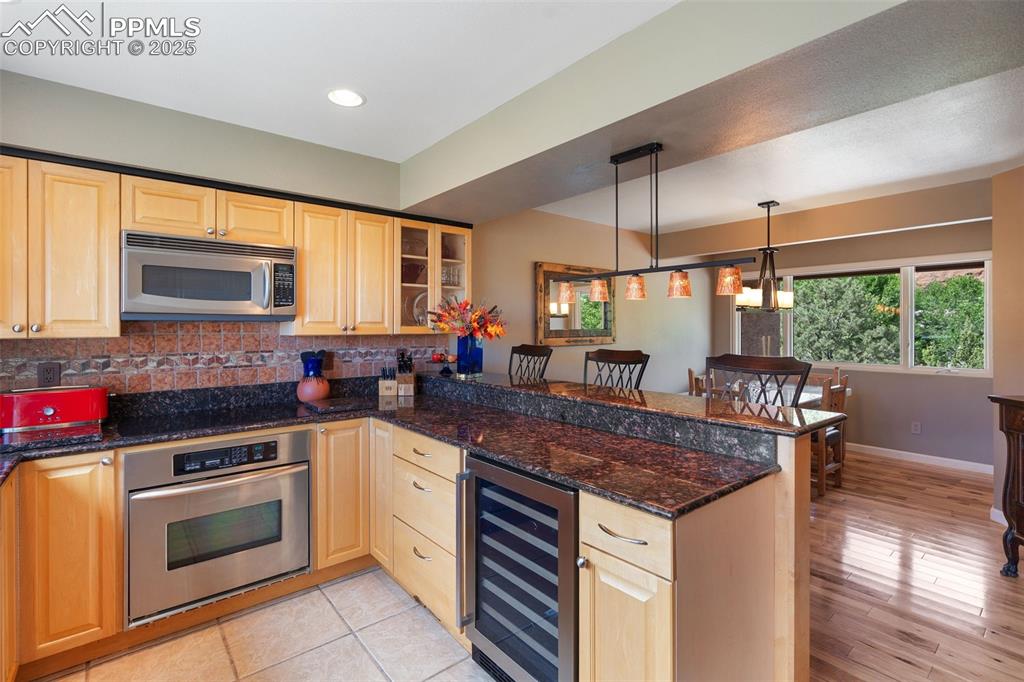 Image 16 of 50: Kitchen