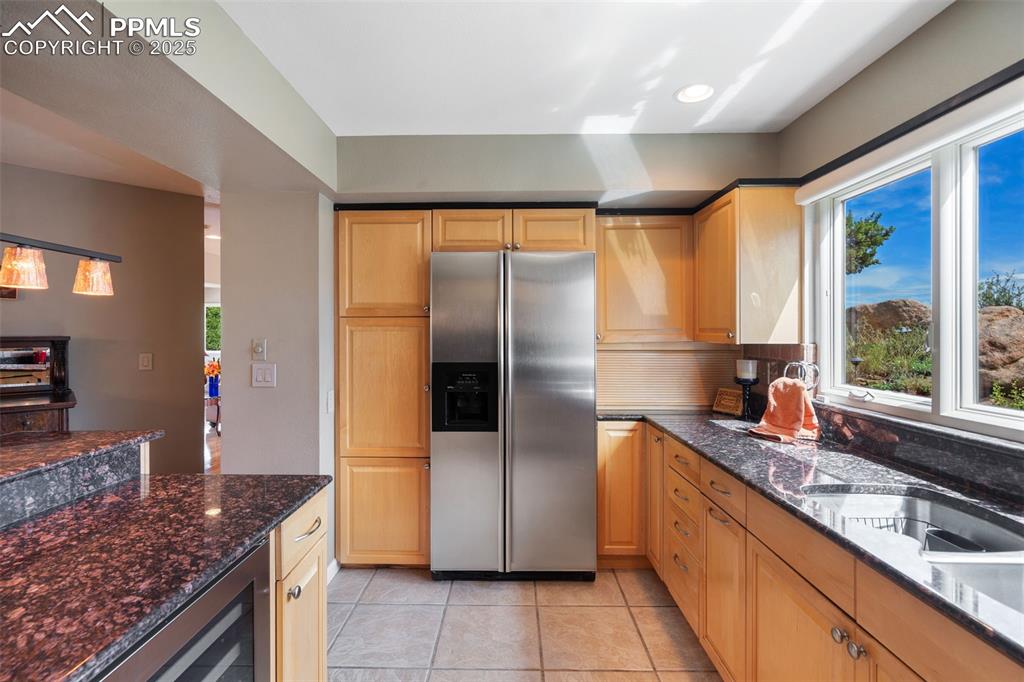 Image 17 of 50: Kitchen