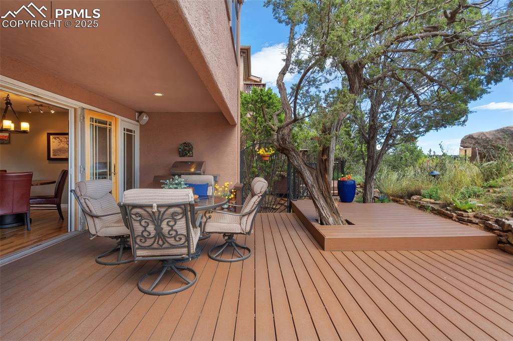 Image 35 of 50: Deck