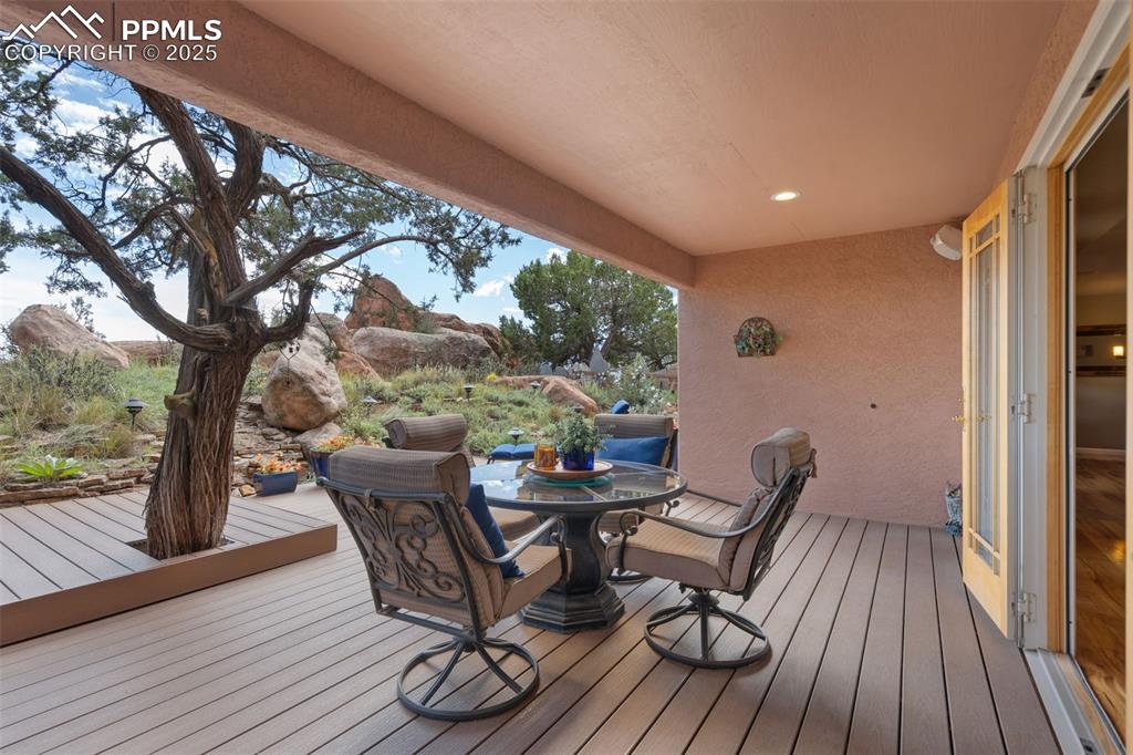 Image 36 of 50: Deck