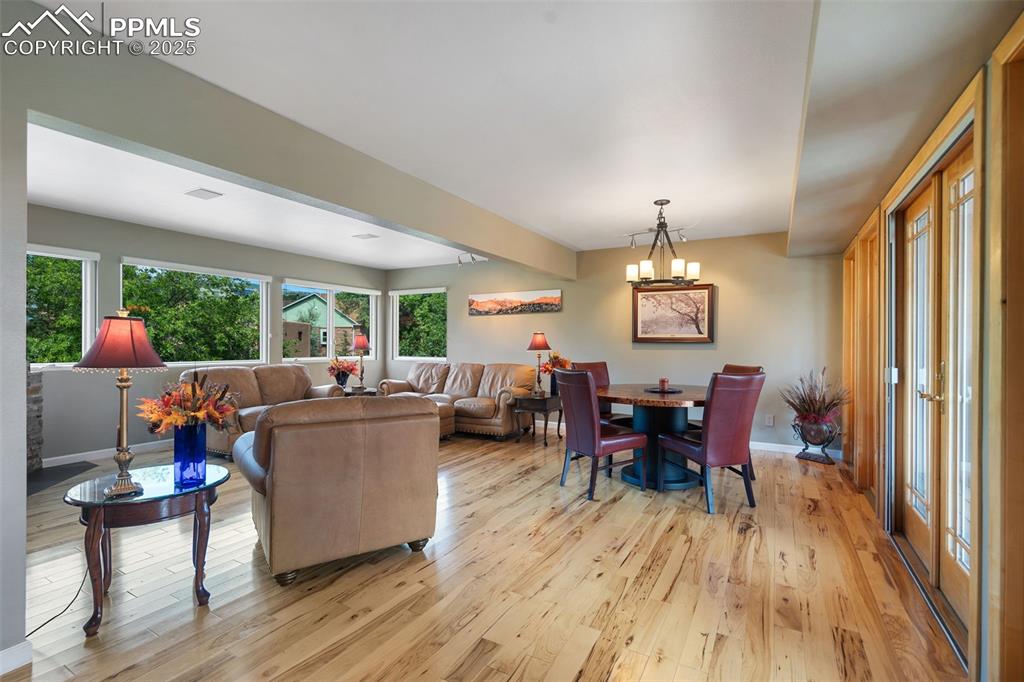 Image 4 of 50: Living Room