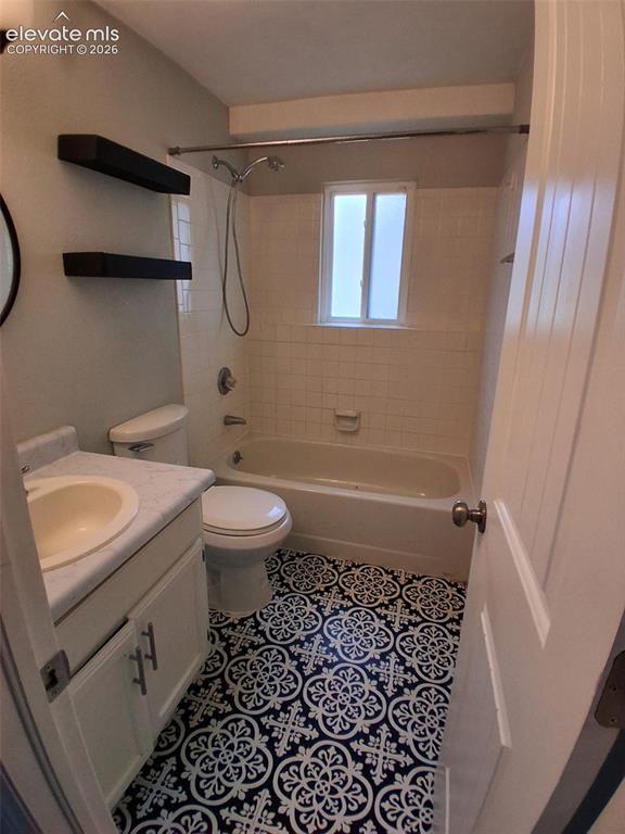 Image 12 of 29: Bathroom