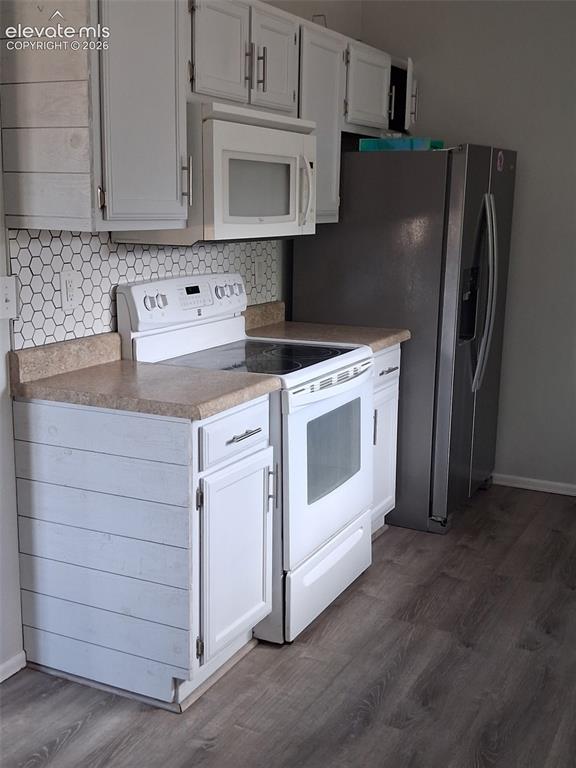 Image 15 of 29: Kitchen