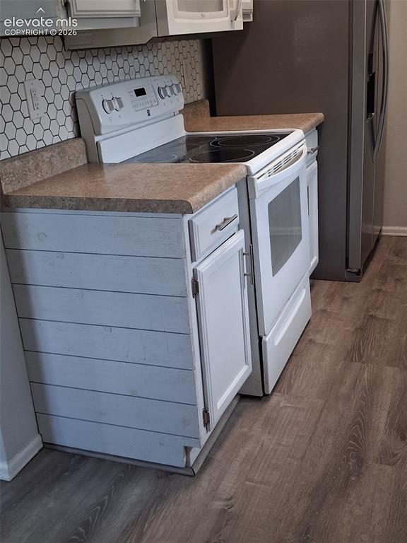 Image 17 of 29: Kitchen