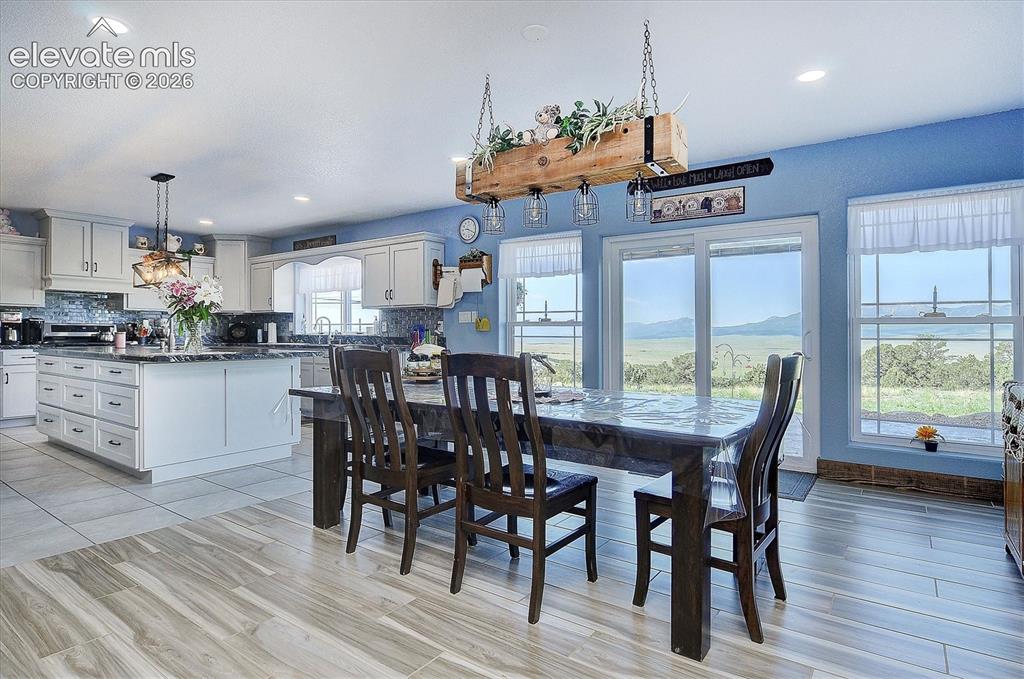 Image 9 of 44: Dining Area