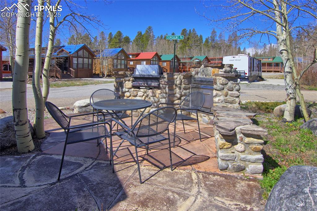 Image 3 of 50: Flagstone Paver Patio