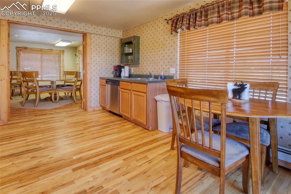 Image 32 of 50: CH Kitchen