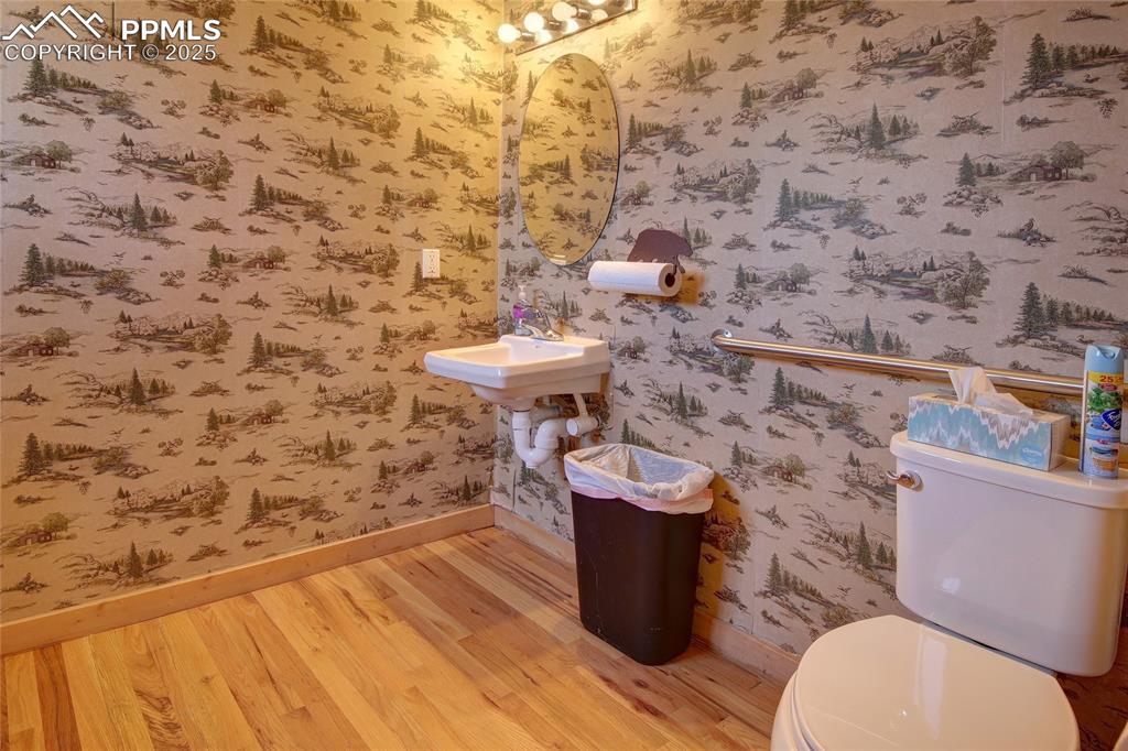 Image 40 of 50: CH Main Level Bathroom