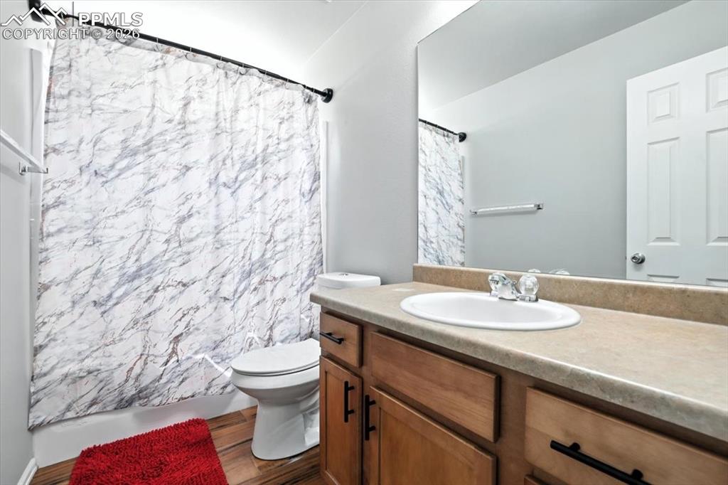 Image 24 of 37: Bathroom