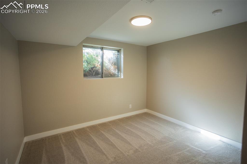 Image 24 of 34: Bedroom