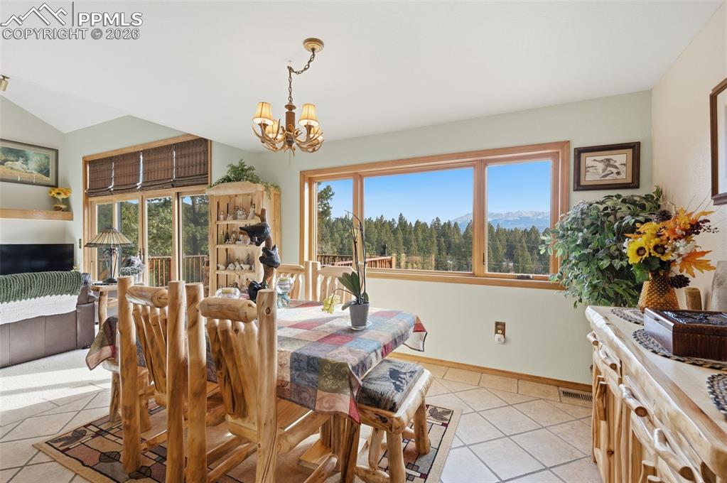 Image 11 of 37: Dining Area