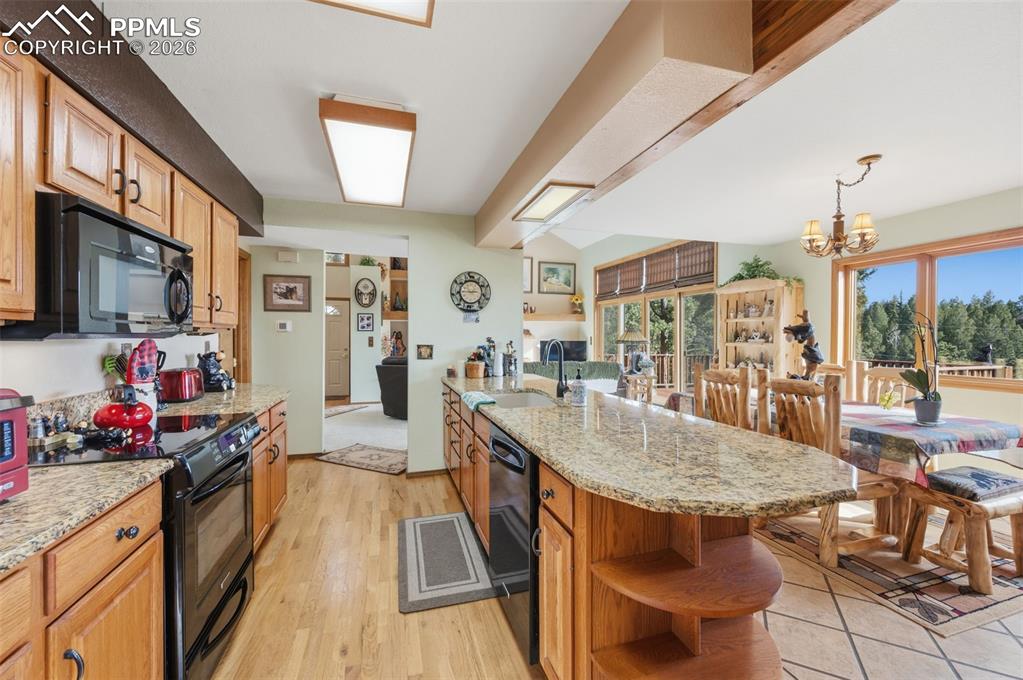 Image 16 of 37: Kitchen