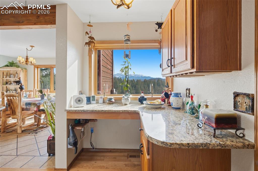 Image 17 of 37: Kitchen