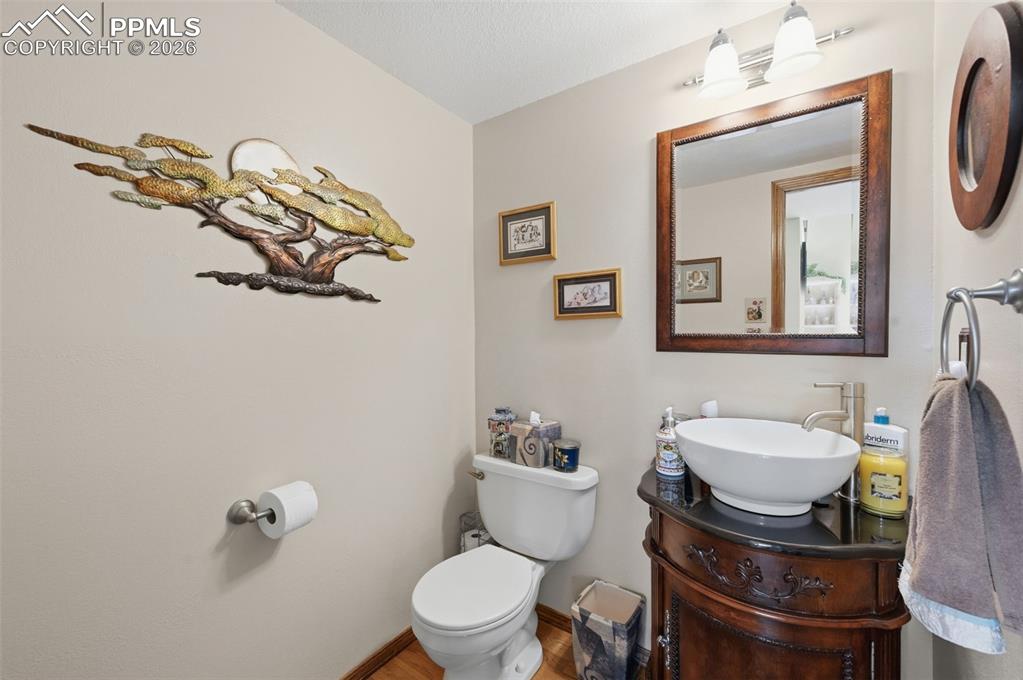 Image 19 of 37: Bathroom