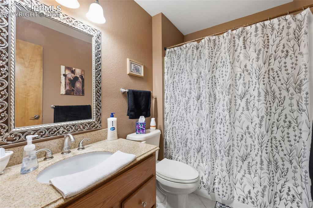 Image 28 of 37: Bathroom