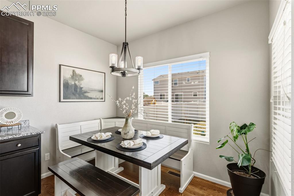 Image 12 of 34: Dining Area