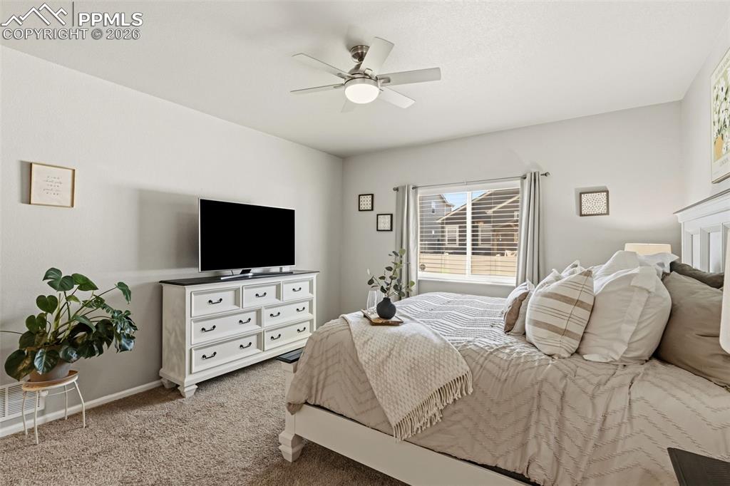 Image 14 of 34: Bedroom