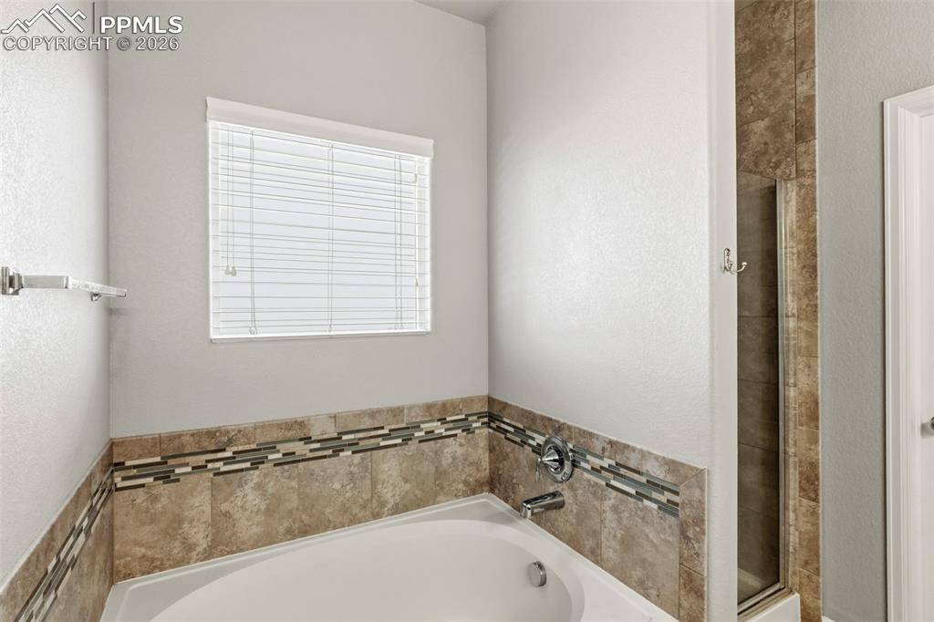 Image 16 of 34: Bathroom