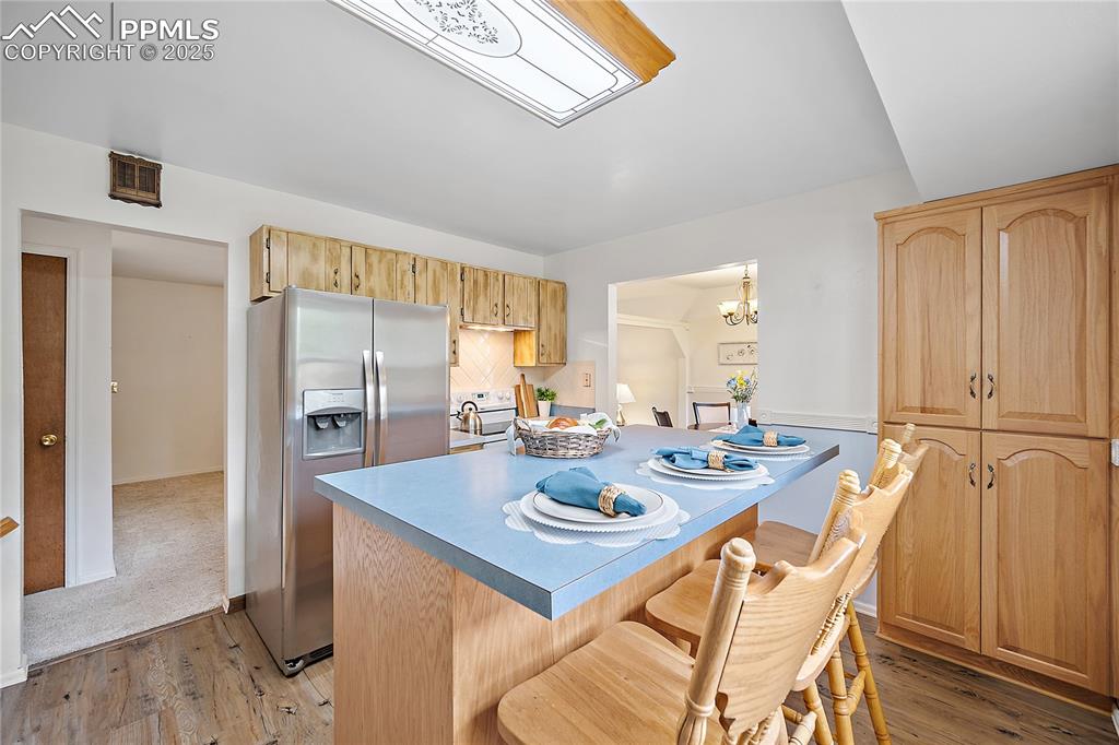 Image 10 of 41: Kitchen