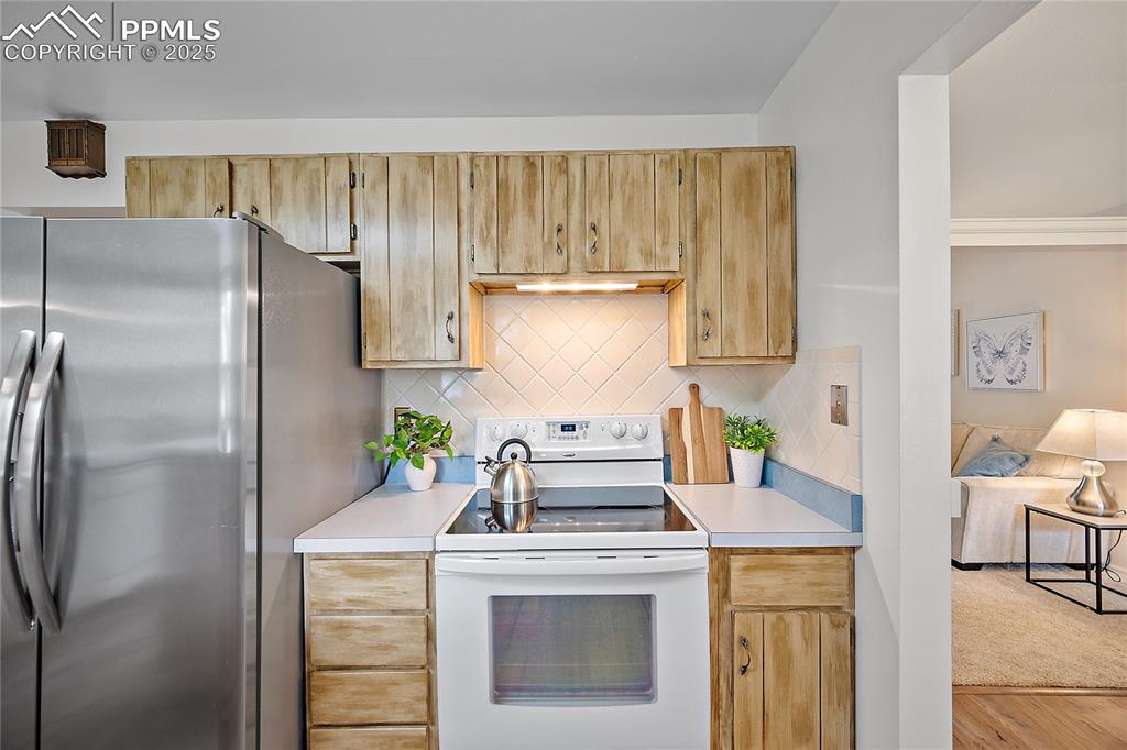 Image 12 of 41: Kitchen