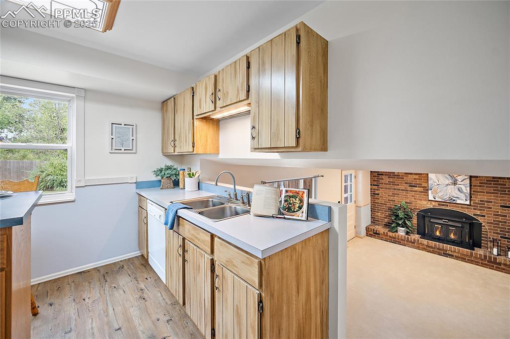 Image 13 of 41: Kitchen also open to the lower level family room. 