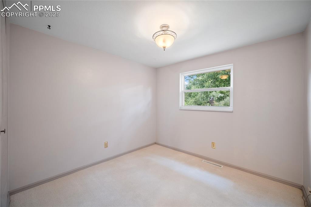 Image 20 of 41: Upstairs bedroom #3