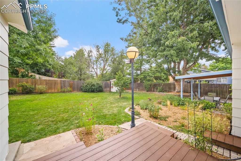 Image 35 of 41: Deck