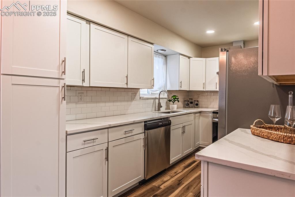 Image 10 of 40: Kitchen