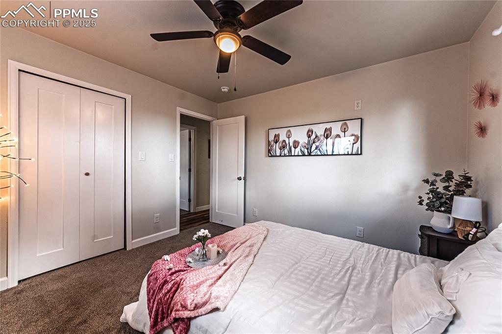 Image 18 of 40: Bedroom