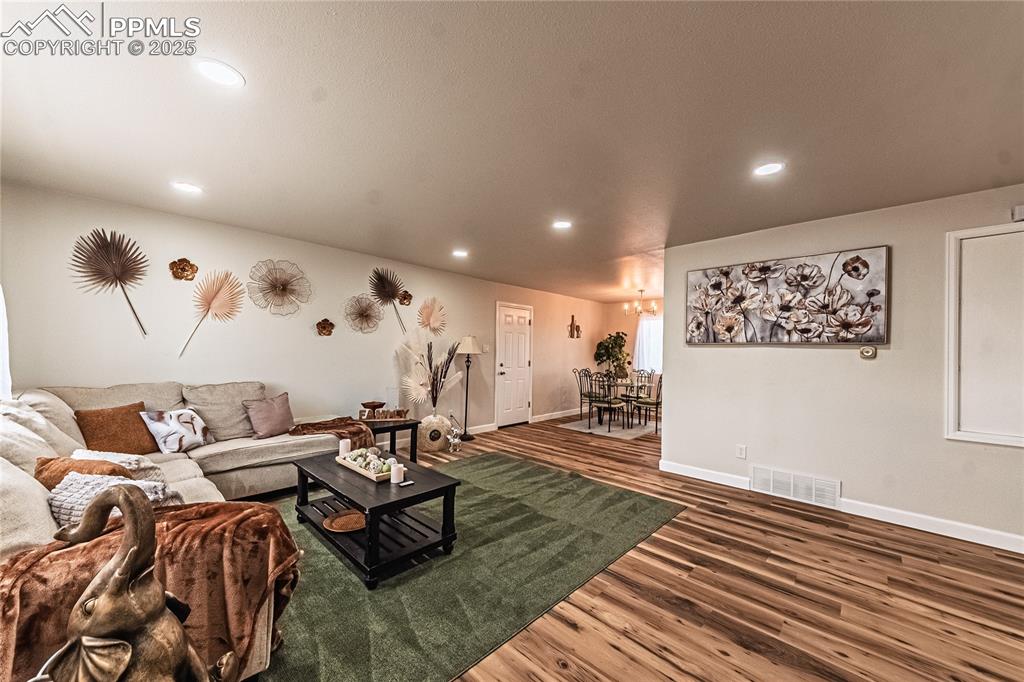 Image 4 of 40: Living Room