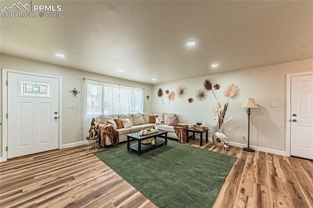 Image 5 of 40: Living Room