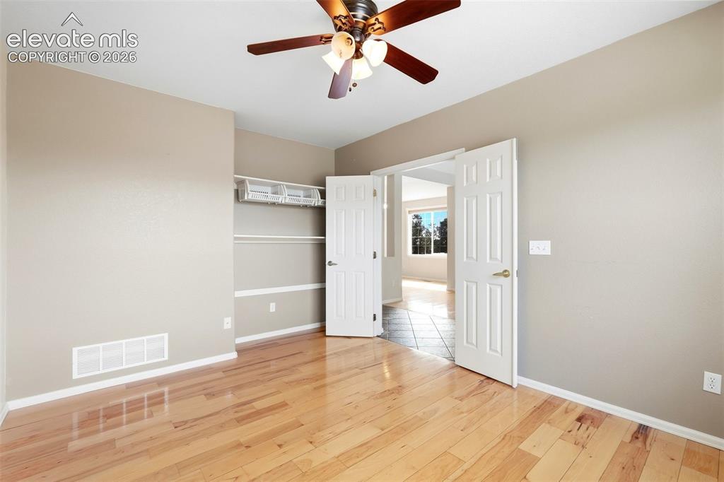 Image 8 of 50: Bedroom