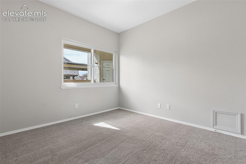 Image 17 of 27: Light gray textured carpeting