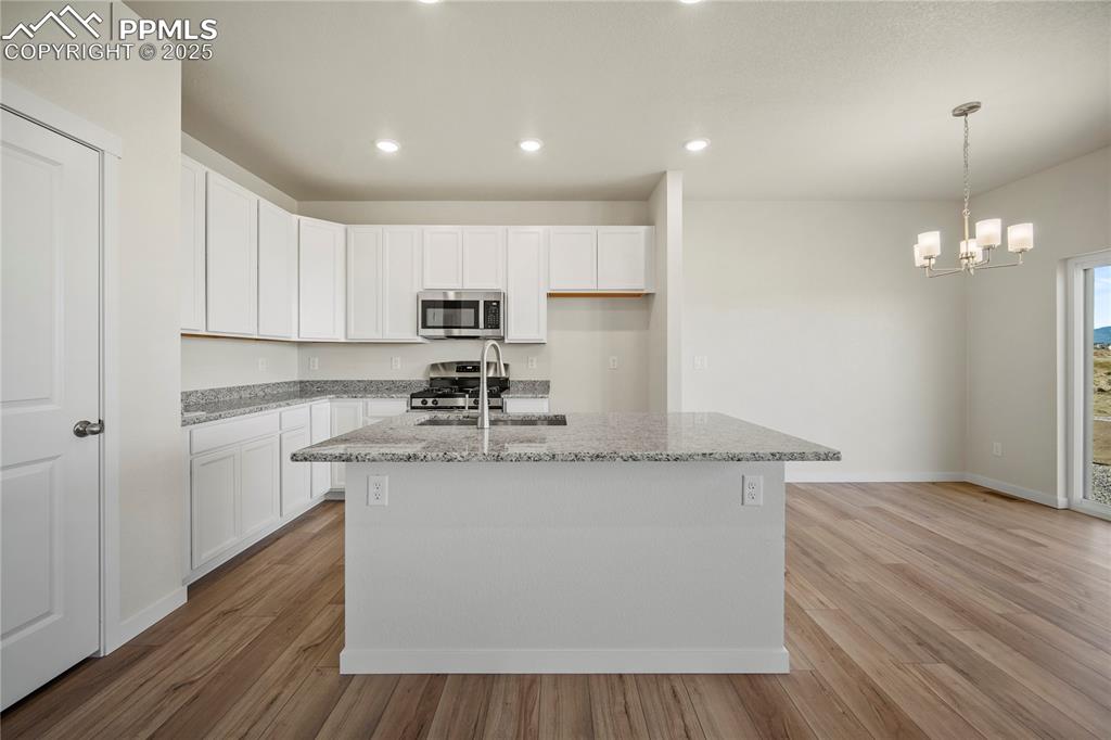 Image 11 of 29: Kitchen