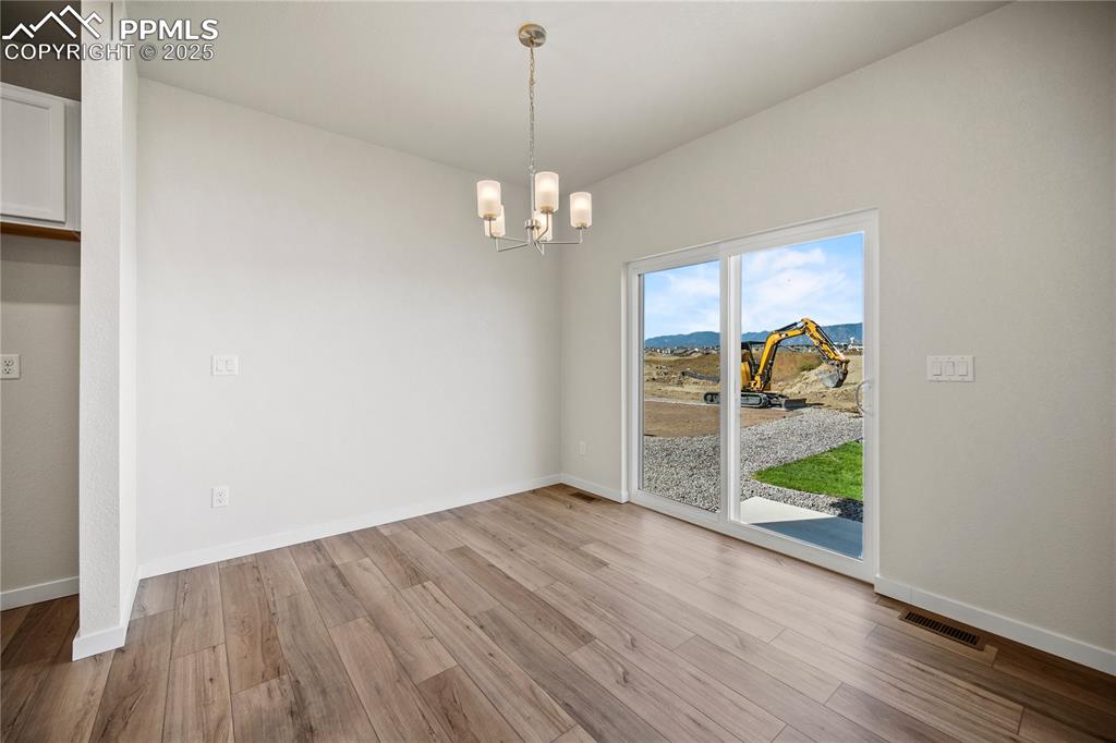 Image 12 of 29: Dining Area