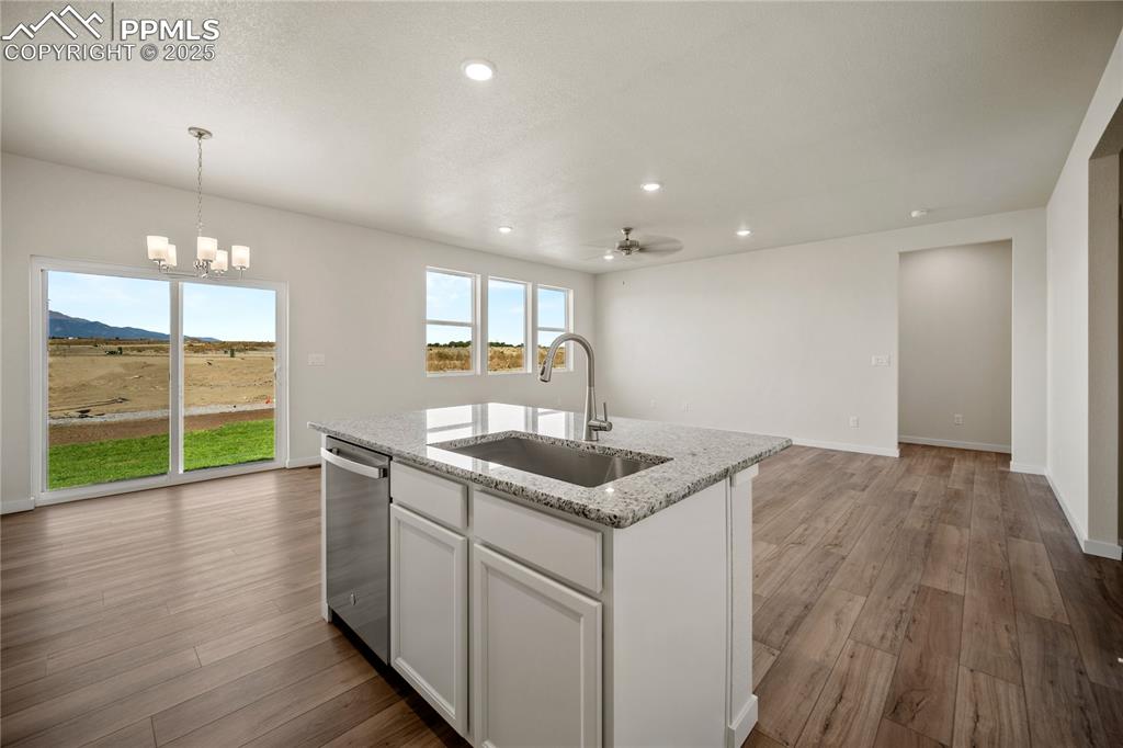 Image 14 of 29: Kitchen