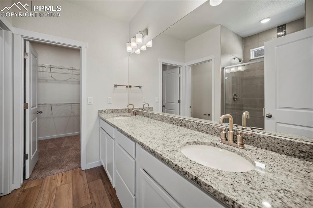 Image 19 of 29: Bathroom