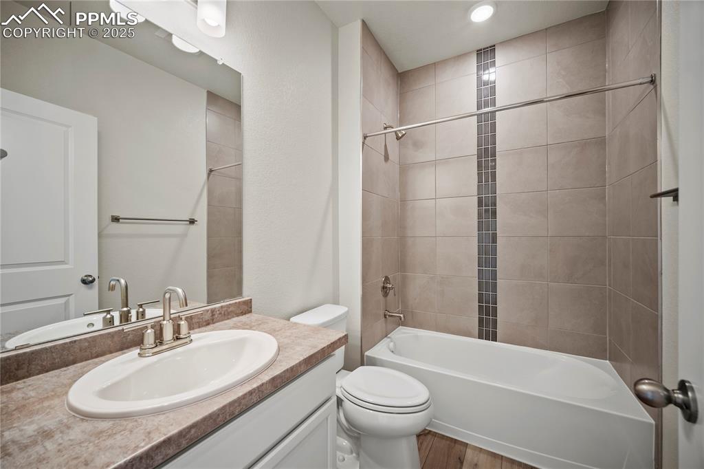 Image 6 of 29: Bathroom