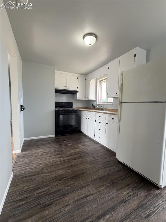 Image 5 of 12: Kitchen