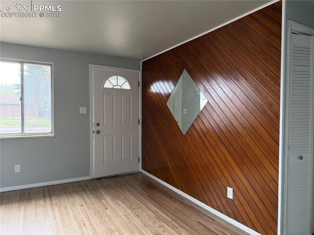 Image 6 of 12: Entry