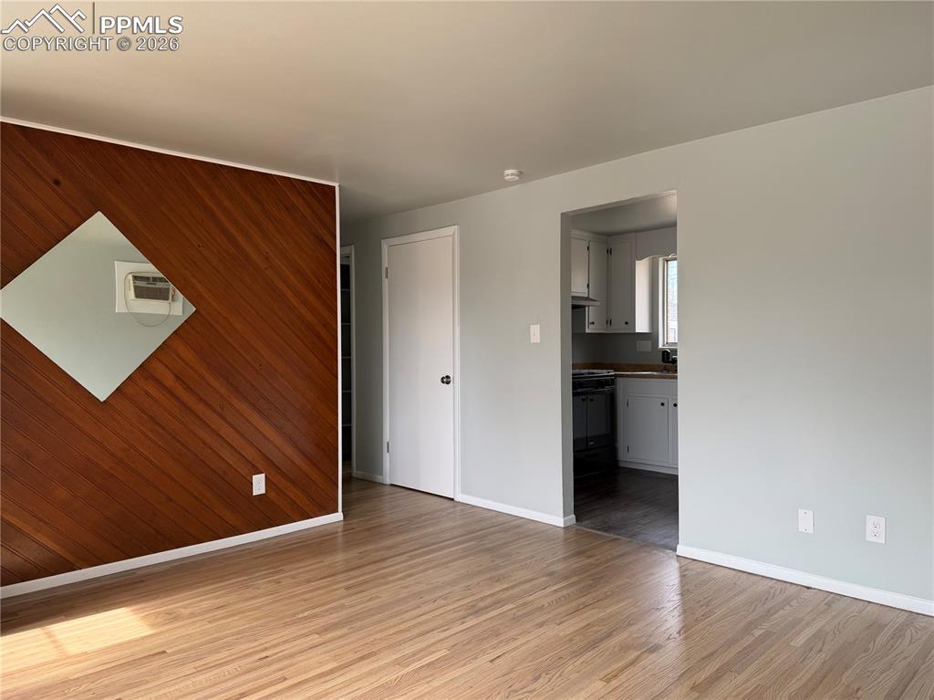 Image 7 of 12: Living Room