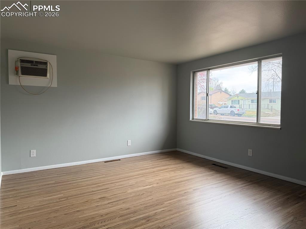 Image 8 of 12: Living Room