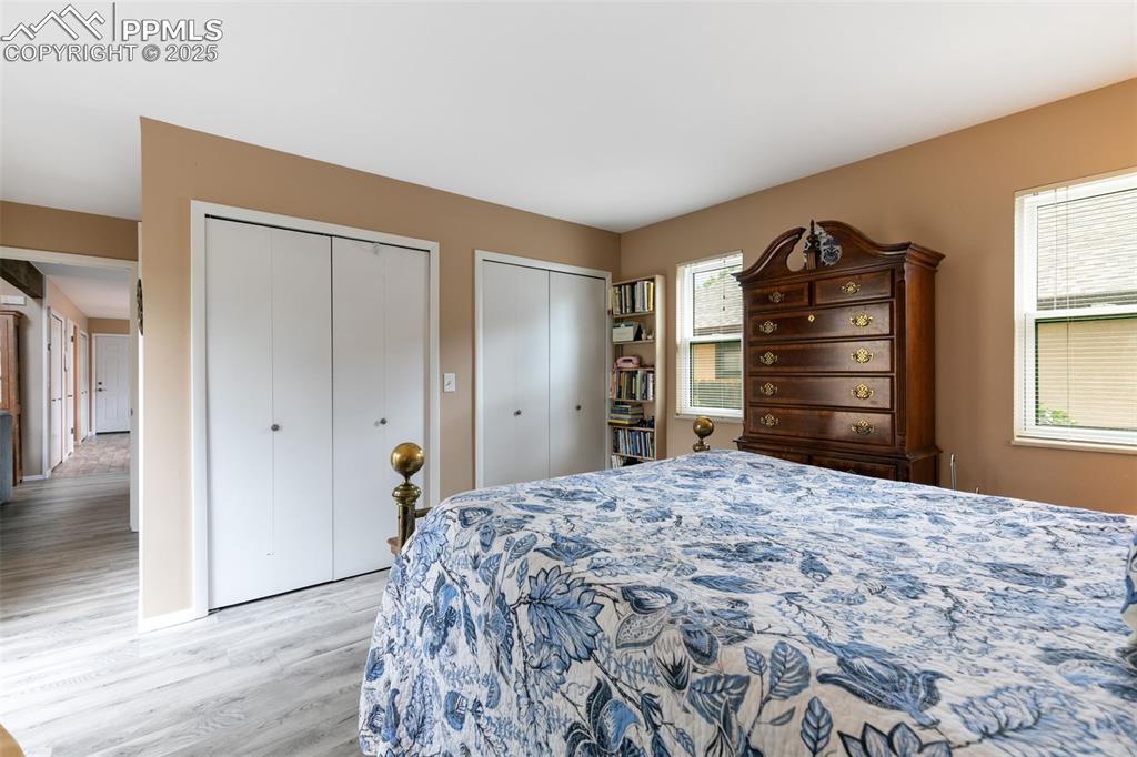 Image 24 of 36: Bedroom