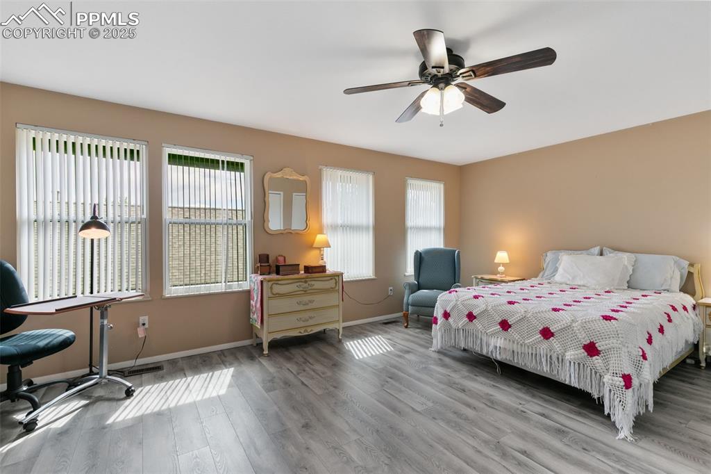 Image 30 of 36: Bedroom